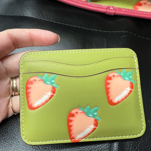 Coach Coachtopia Ergo Strawberry Set - Picture 3 of 5